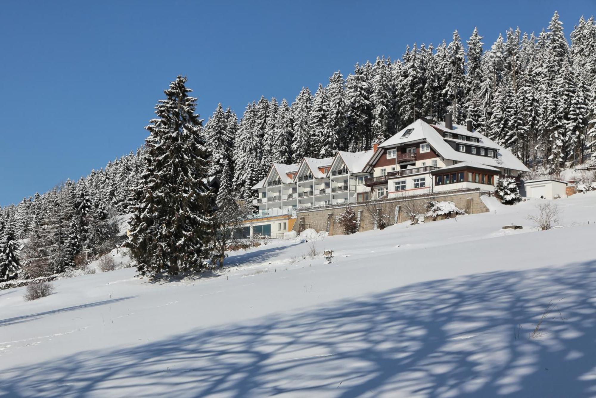 Jufa Hotel Schwarzwald Lenzkirch Exteriör bild